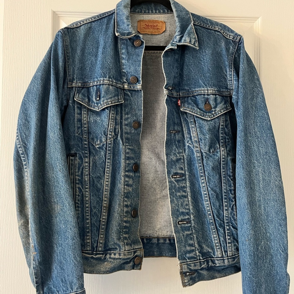 Levi's Blue Lightweight Shirt Jacket with Vintage Appeal
